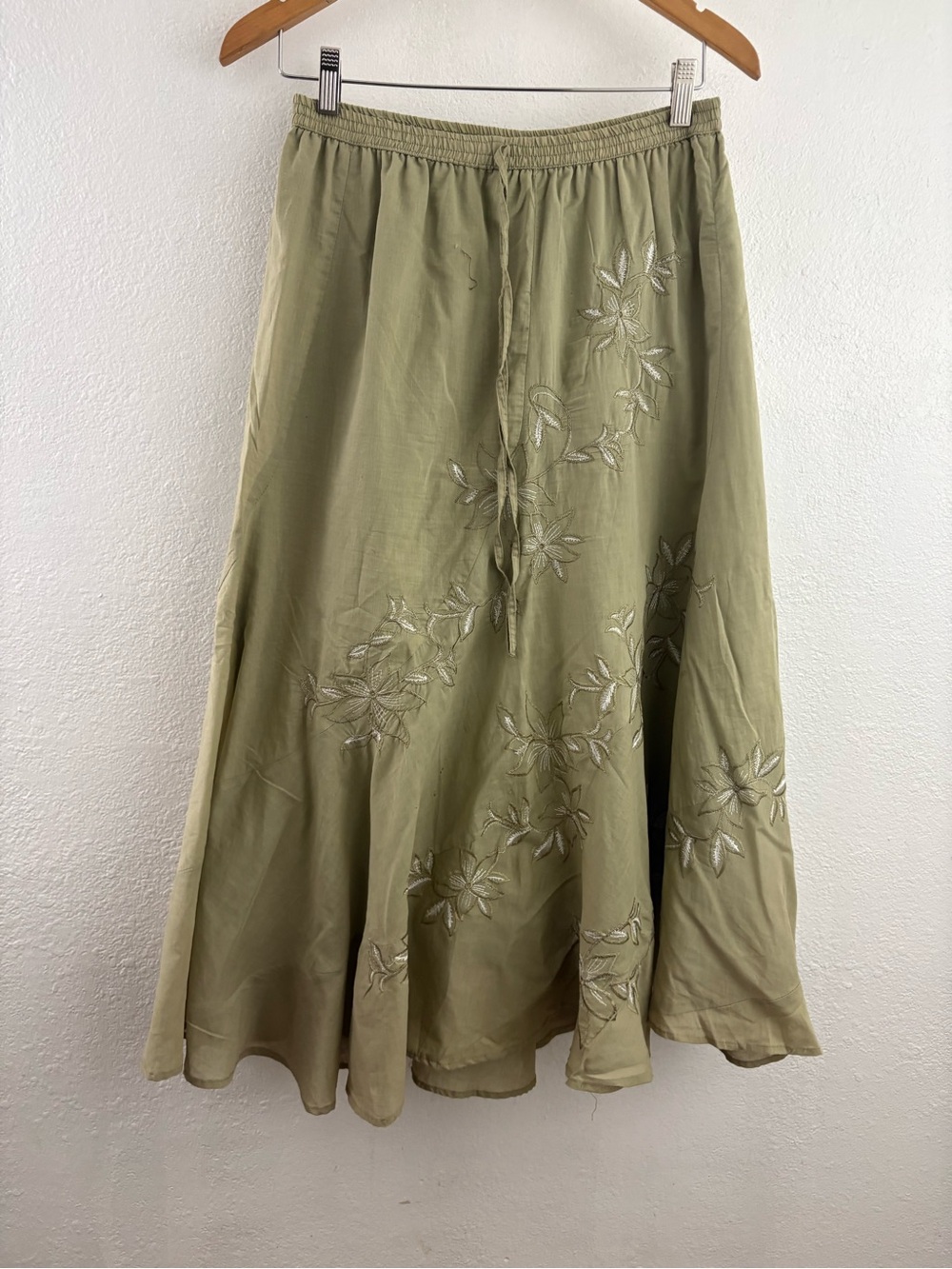 Metro Wear fairycore skirt delicate floral embroidery and a tie-waist detail M